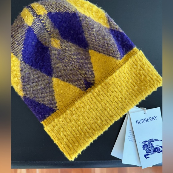 BURBERRY Whool Beanie Hat NWT Unisex/One Size - Picture 2 of 6
